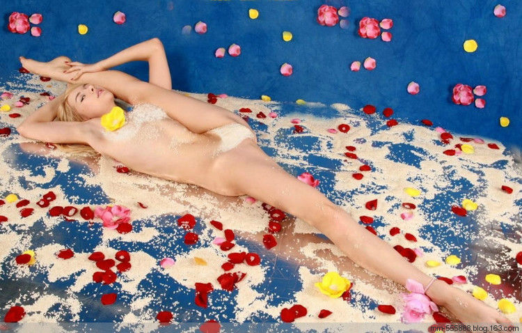 神奇美女裸体一字马（组图） - 星期八旅馆 - 星期八旅馆 我的香格里拉