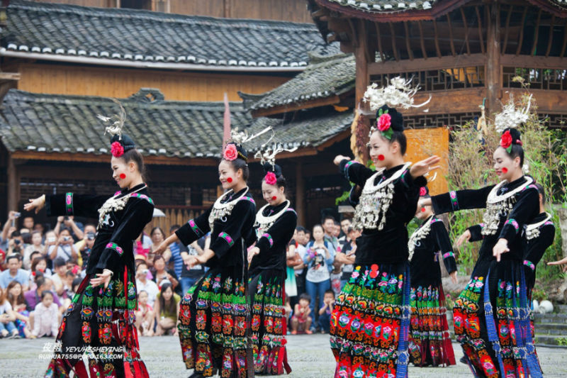 【原创】多彩贵州风：苗寨原生态歌舞 - 夜雨 - 喜欢夜里沙沙下的雨......