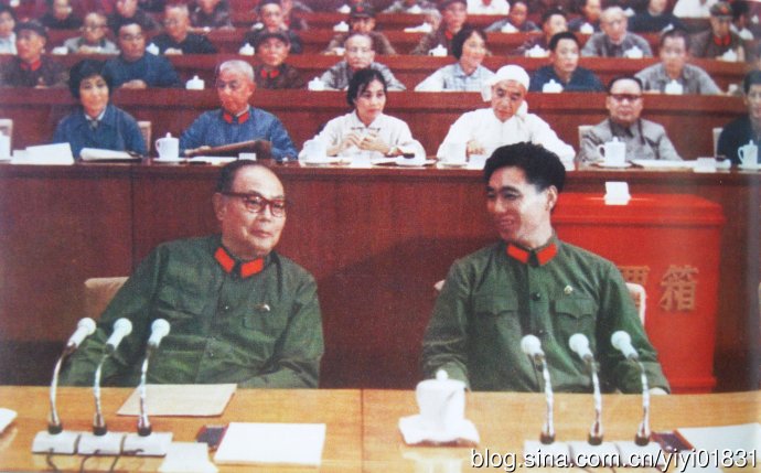 中共十大副主席---小帅哥王洪文组照（30张）