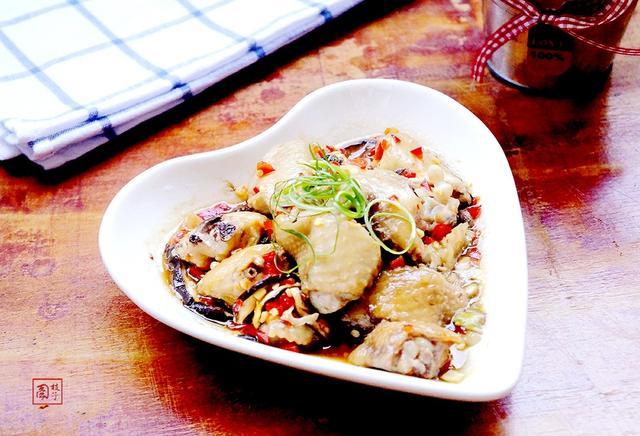 夏日厨房快手懒人菜—剁椒香菇蒸鸡翅