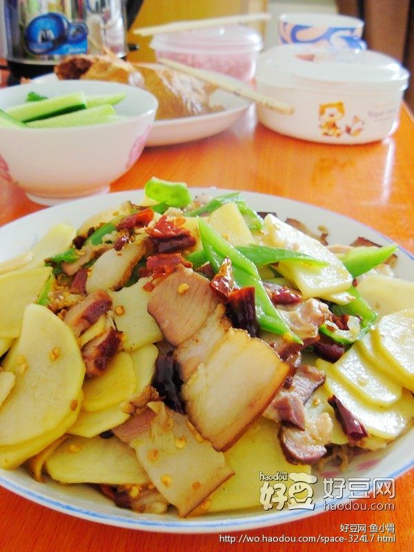 腊肉炒尖椒土豆