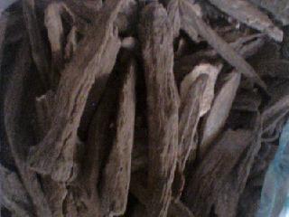 木香[别名；青木香，五木香，南木香，广木香。]功能；行气止痛，温中和胃。作用；驱腥增香。奶香味特浓。