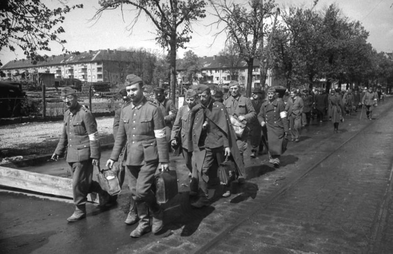 二战：苏军攻克柏林惨烈战斗场景纪实【下】 - 沉默的麻雀 - 沉默的麻雀的博客