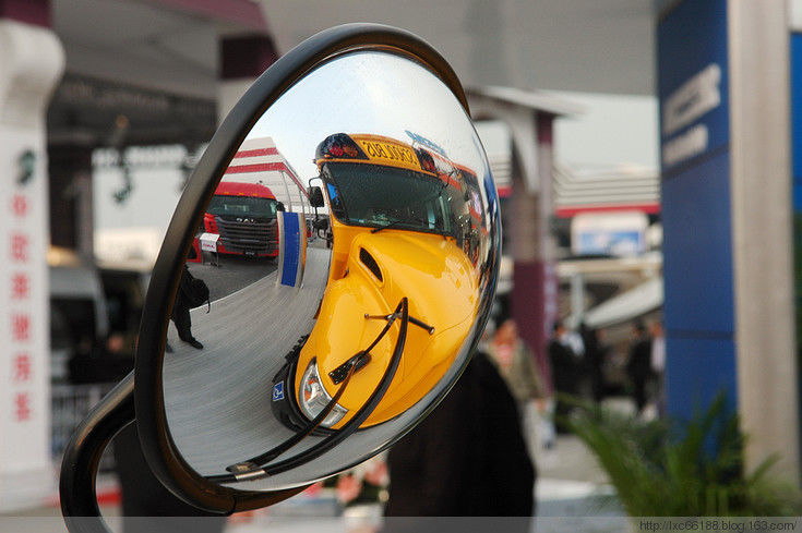 各国校车大PK  看了我们就心酸！（图） - 理睬 - .