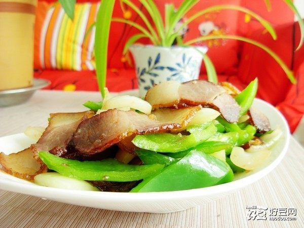 【原创首发】圆葱青椒炒腊肉