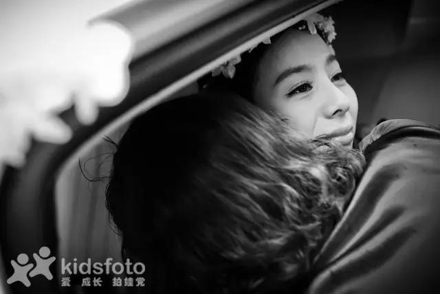 看哭了！实拍20多位女儿出嫁的画面，我的小棉袄被人穿走了