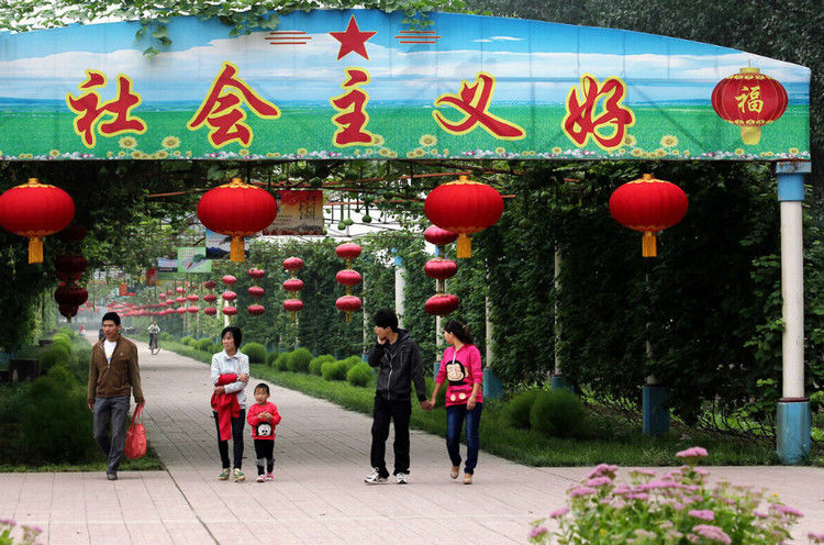 仍走集体化道路的十个村庄：至今依然光明灿烂 - 万德卍吉祥 - 天天幸福成长