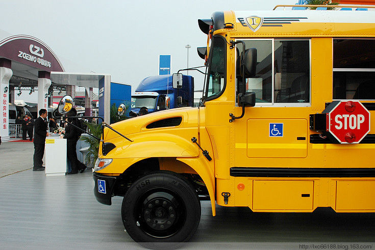 各国校车大PK  看了我们就心酸！（图） - 理睬 - .