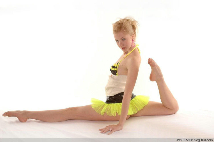 神奇美女裸体一字马（组图） - 星期八旅馆 - 星期八旅馆 我的香格里拉