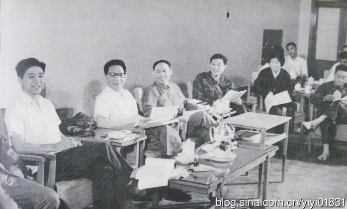 中共十大副主席---小帅哥王洪文组照（30张）